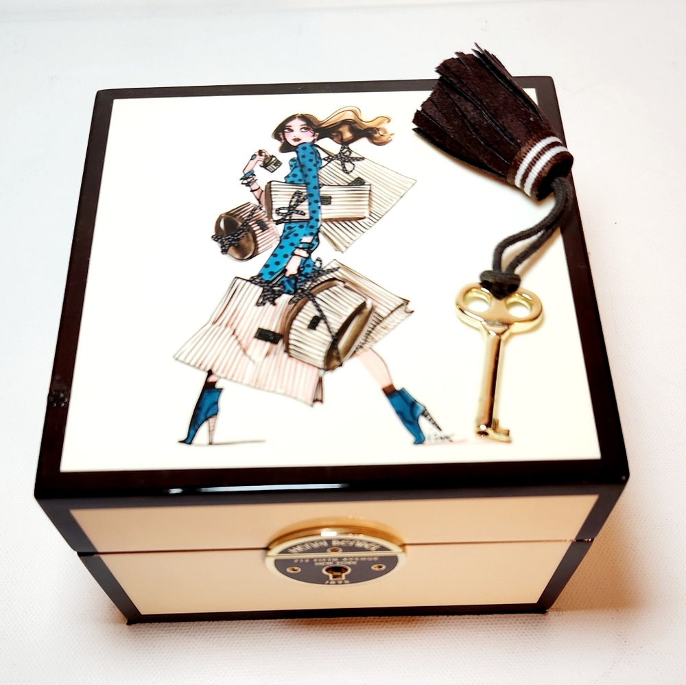 Henri bendel shopper girl jewelry box